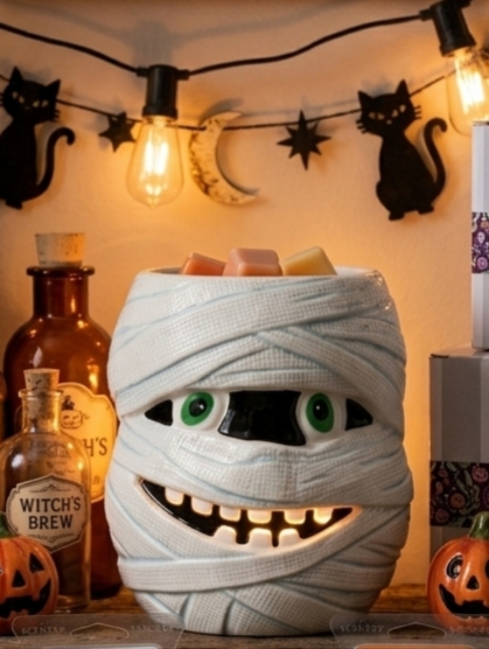 Scentsy Under Wraps Large Full Size Warmer Halloween Mummy  NIB+ Two Wax Packs